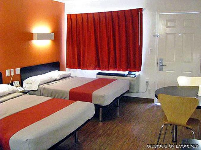 Motel 6-Clute, Tx Екстериор снимка