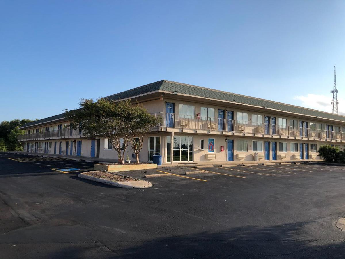 Motel 6-Clute, Tx Екстериор снимка