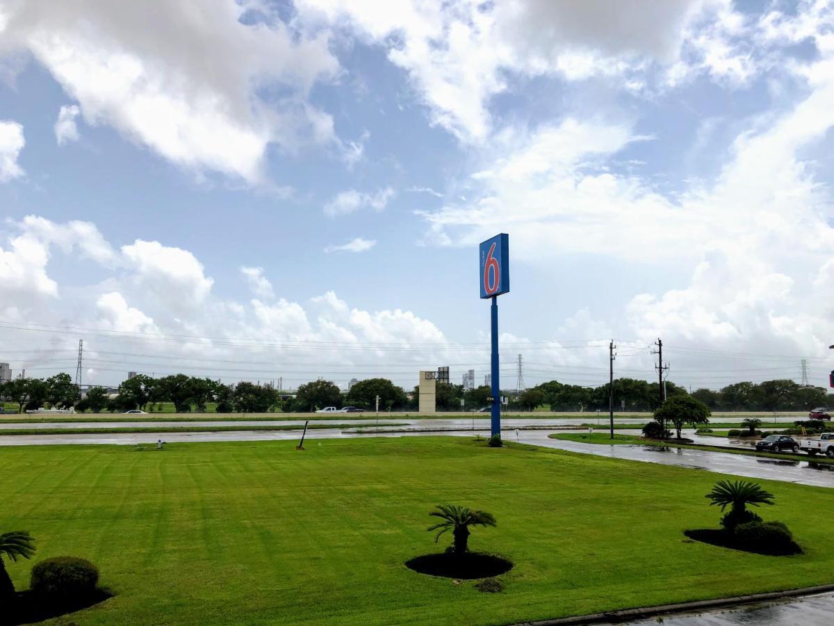 Motel 6-Clute, Tx Екстериор снимка