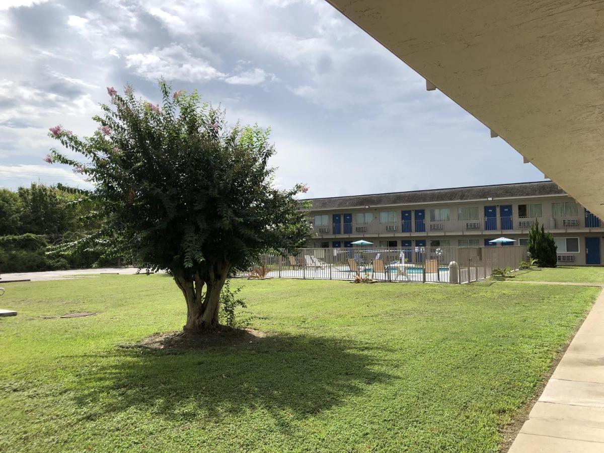 Motel 6-Clute, Tx Екстериор снимка