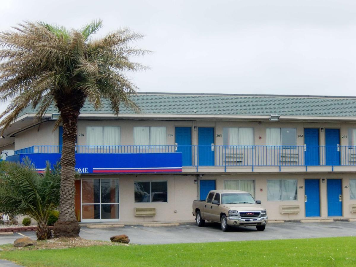 Motel 6-Clute, Tx Екстериор снимка